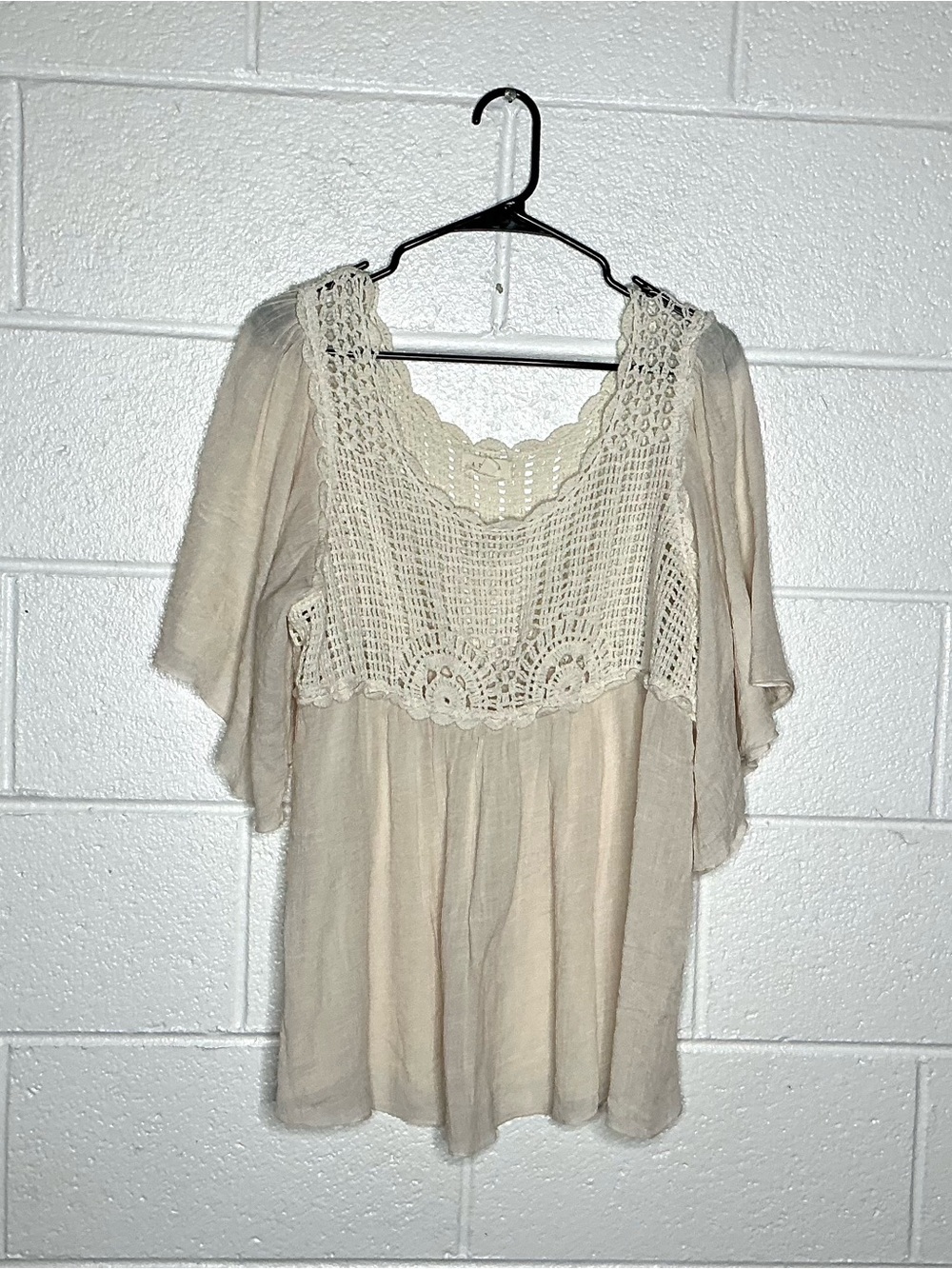< Adiva Cream Boho Style Gauzy Crochet Knit Peasant Blouse >